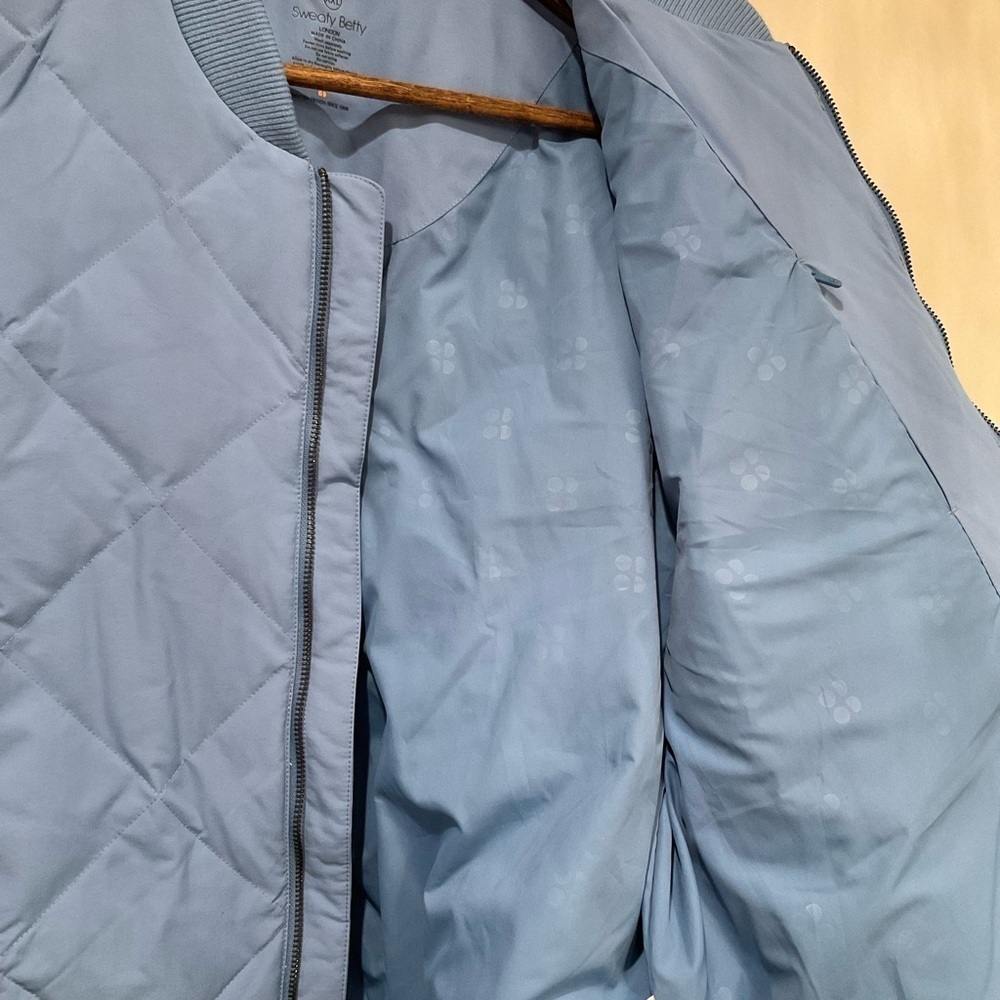 Sweaty Betty puffer fabulous bomber jacket style. Like New! - Picture 8 of 8